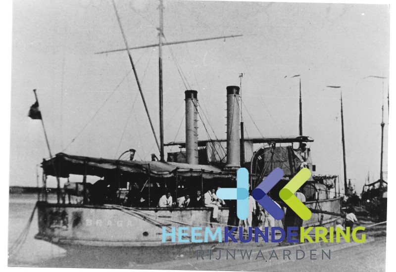 Kannoneerboot HM Braga op 10 mei door de bemanning bij fort Pannerden tot zinken gebracht. Coll HKR
